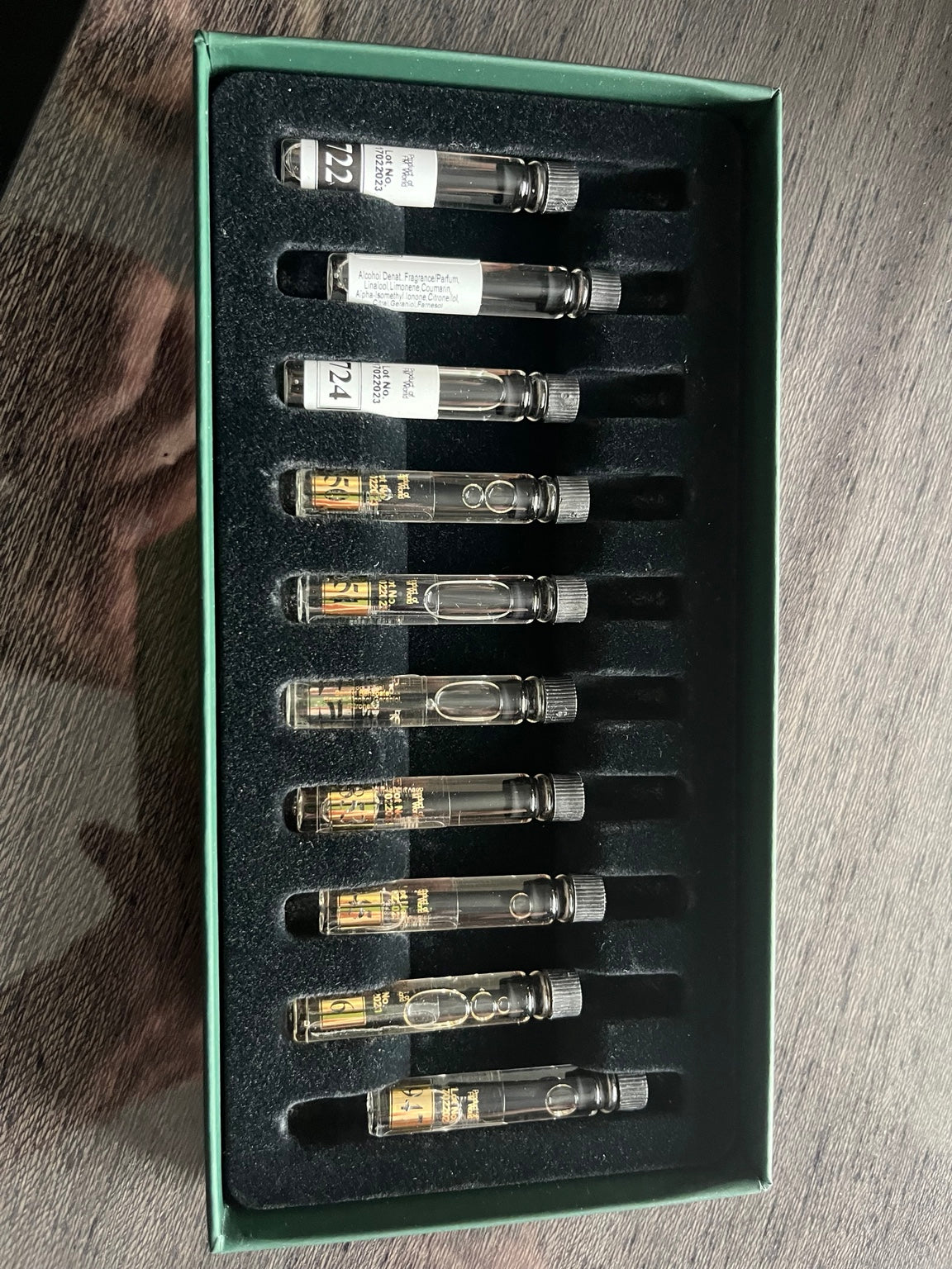 PARFUMADA discovery set with luxury perfume samples in premium green packaging